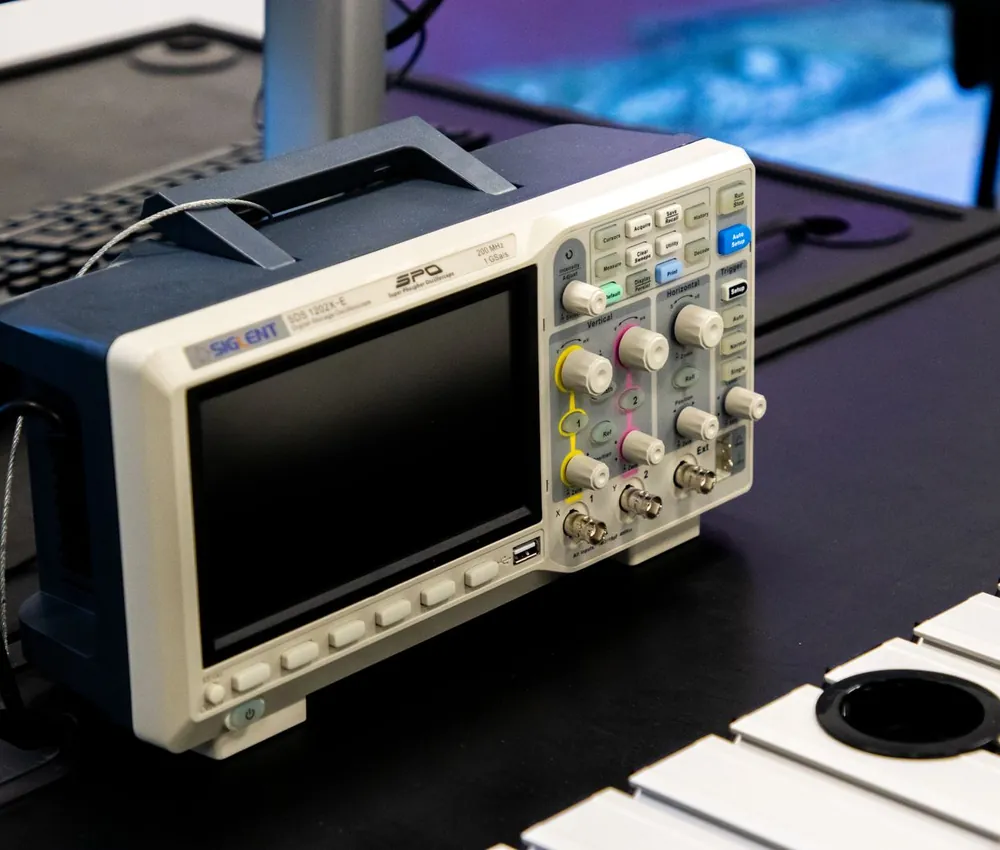 Osciloscopio digital para pruebas y verificación de equipos